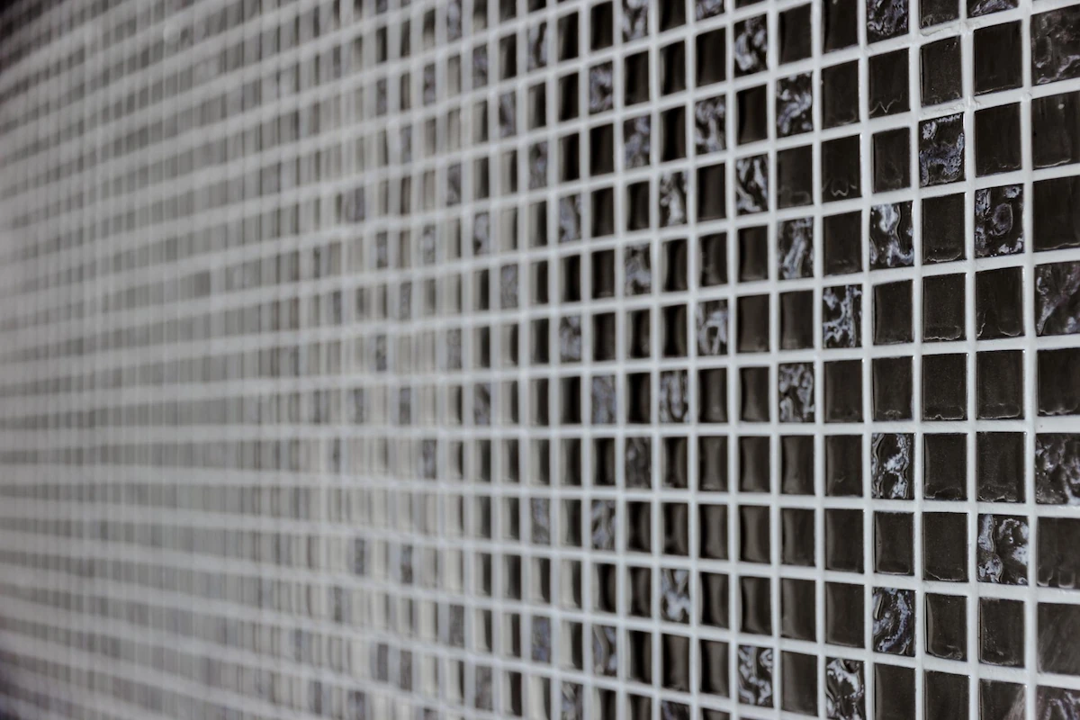 Lubang Angin Kayu dengan Kotak-Kotak Kecil